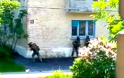 "Вони вже скрізь": у мережі показали вуличні бої у Новій Таволжанці на Бєлгородщині. ВІДЕО