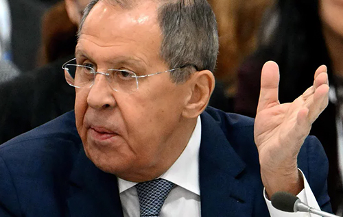 Лавров назвав "жалюгідною дипломатією" заяви Макрона про плани подзвонити Путіну