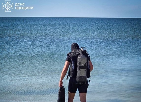 На Одещині третю добу шукають дитину, яку віднесло у відкрите море На Одещині третю добу шукають дитину, яку віднесло у відкрите море