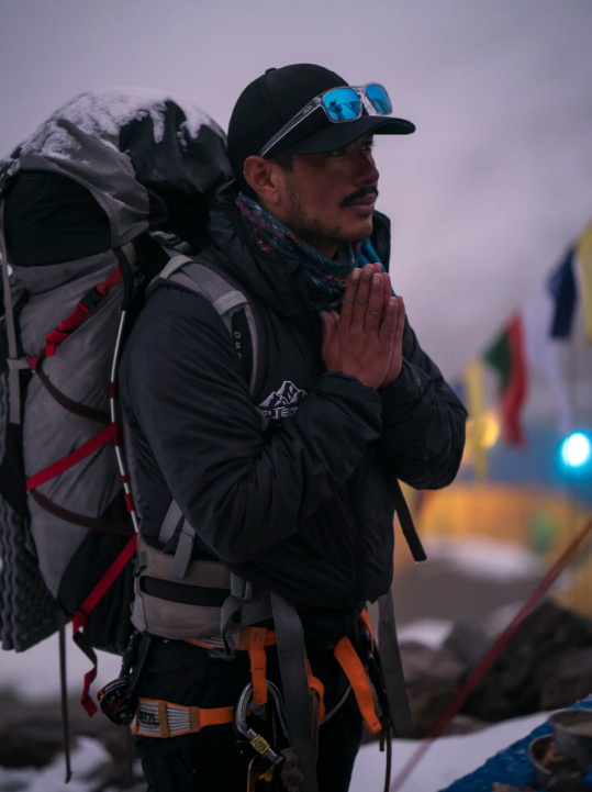 Альпініст із Непалу