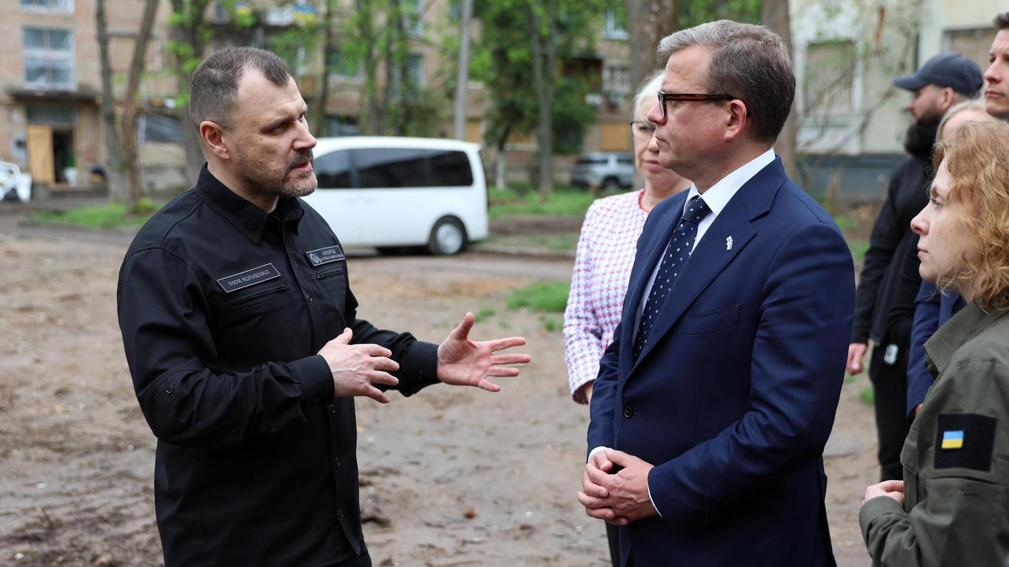 Прем'єр Фінляндії під час візиту до Києва відвідав місце російського удару