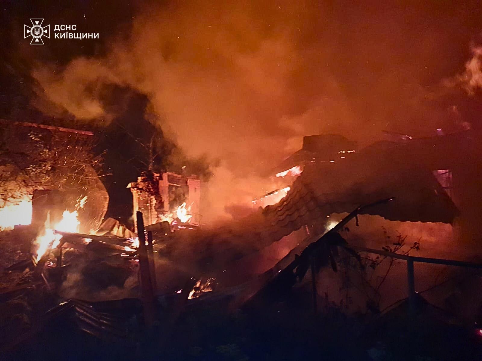У ДСНС показали наслідки повітряної атаки росіян на Київщину