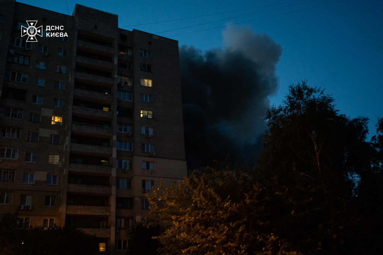 Київ після нічної атаки накрив смог: у КМДА розповіли про стан повітря