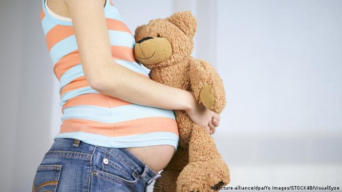 Дитину не врятували: на Рівненщині від коронавірусу померла 20-річна вагітна дівчина