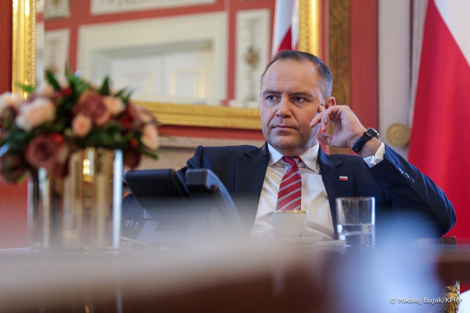 Президент Польщі Навроцький ініціював заборону в країні "бандерівського символу"