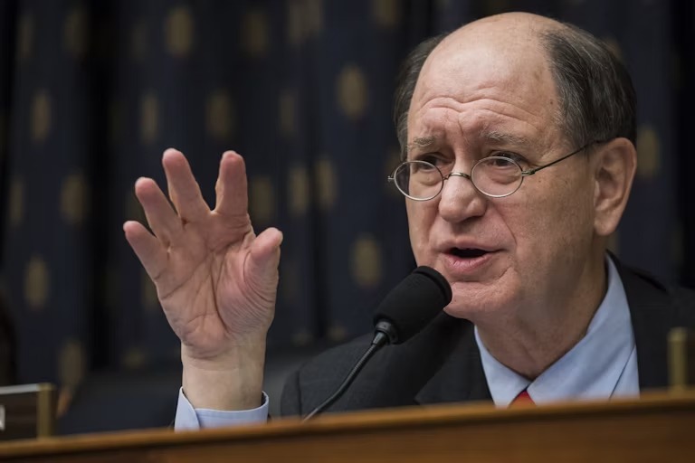 Американського конгресмена "впіймали" за переглядом еротичних знімків. Він звинуватив у всьому Маска Американського конгресмена "впіймали" за переглядом еротичних знімків. Він звинуватив у всьому Маска