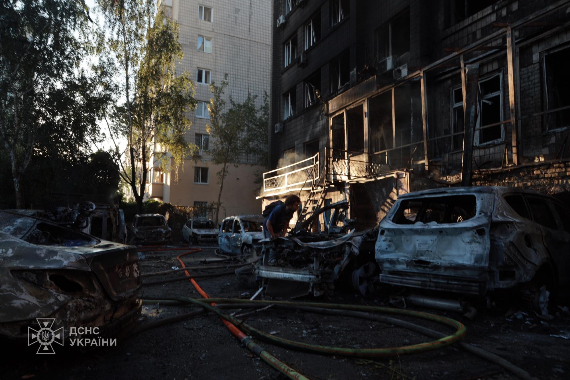 У столиці через нічну атаку ворога перекрито низку вулиць, громадський транспорт змінює маршрут