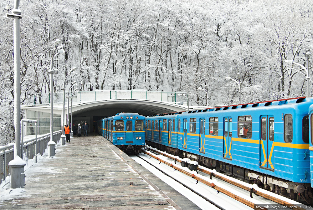 Київський метрополітен попередив про можливе закриття станцій