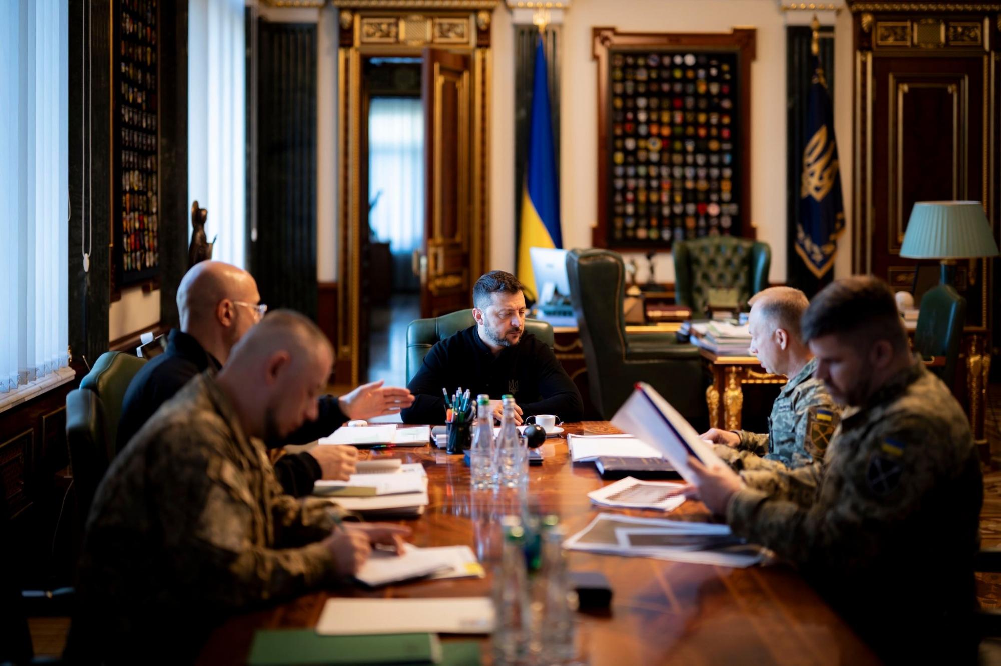 Українські військові зафіксували заходи в наш повітряний простір, ймовірно, угорських дронів-розвідників, – Зеленський 