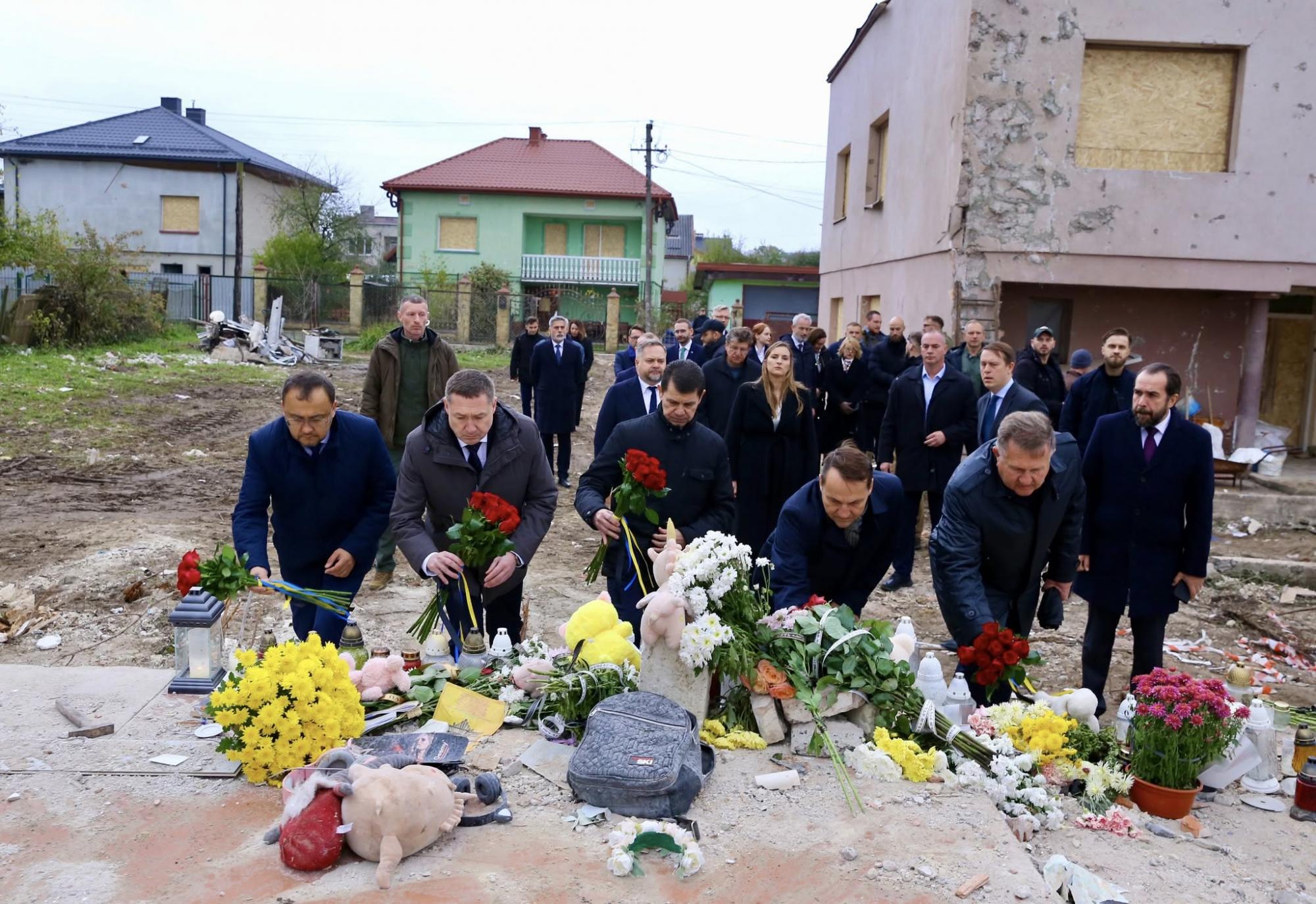 Глава МЗС Польщі приїхав на місце російського удару під Львовом
