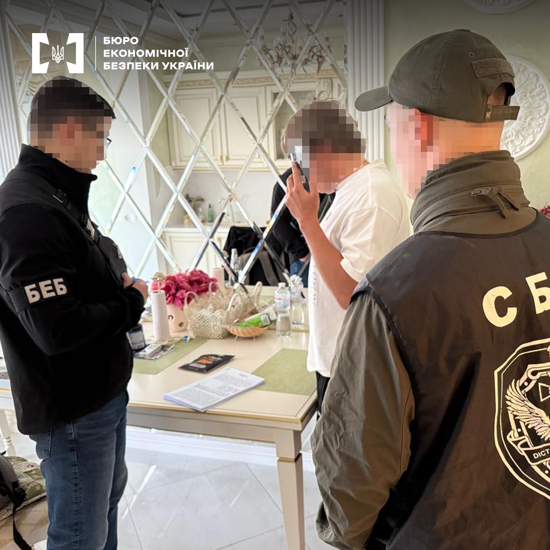 БЕБ викрило групу контрабандистів, які переправляли через кордон ювелірні вироби і коштовні годинники
