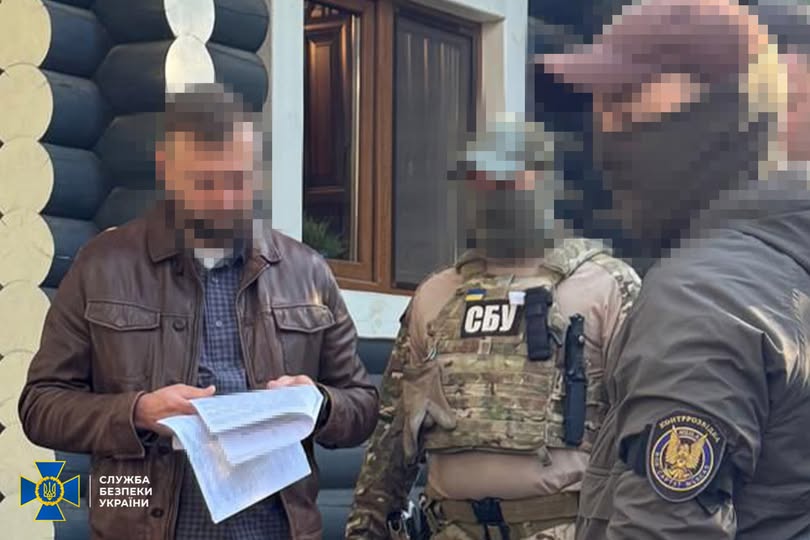 СБУ та Нацполіція викрили посадовця МЗС України, який "легалізовував" росіян в країнах Євросоюзу