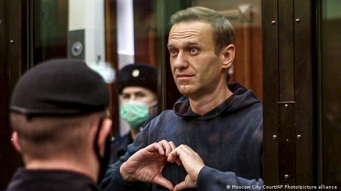 Самое важное, что делают Навальный и его команда, – это борьба со священным трепетом перед властью