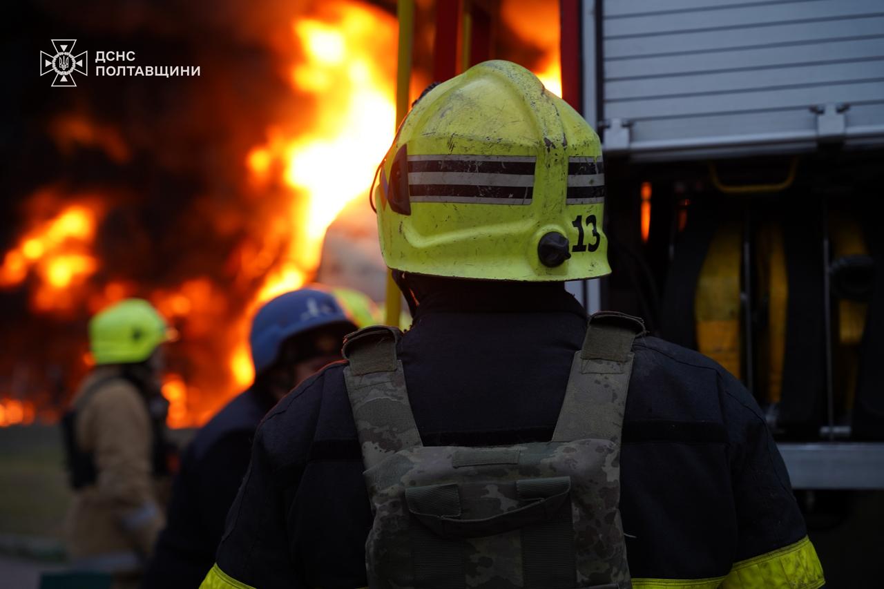 Подвійний терор: росіяни завдають повторних ударів, щоб поранити пожежників та енергетиків, – Зеленський