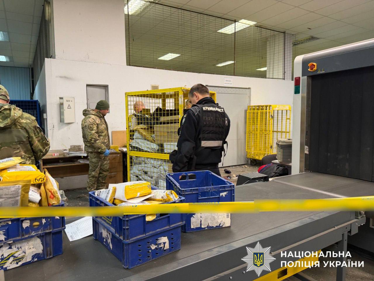 Поліцейські затримали чоловіка, причетного до вибуху на "Укрпошті" у Солом’янському районі столиці Поліцейські затримали чоловіка, причетного до вибуху на "Укрпошті" у Солом’янському районі столиці