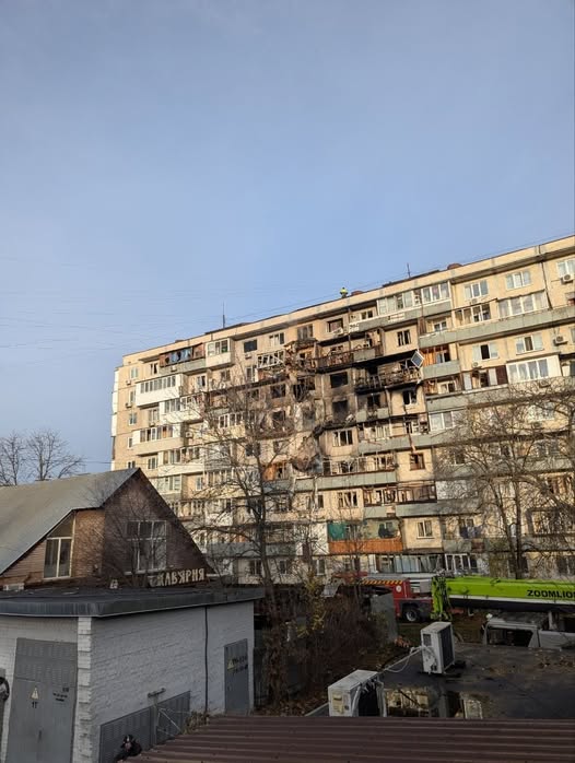 Рятувальник приїхав гасити пожежу у власній квартирі у Києві 