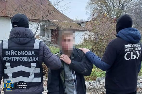 Затримано агента рф, який робив фотопастки біля аеродромів, щоб шпигувати за бойовою авіацією ЗСУ, – СБУ Затримано агента рф, який робив фотопастки біля аеродромів, щоб шпигувати за бойовою авіацією ЗСУ, – СБУ