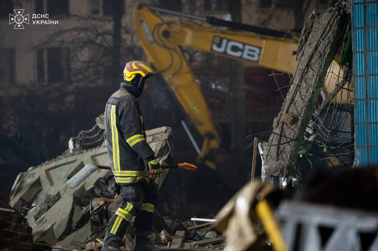 Невідомо про місцеперебування 22 людей у Тернополі, їх пошук продовжується, – Зеленський 