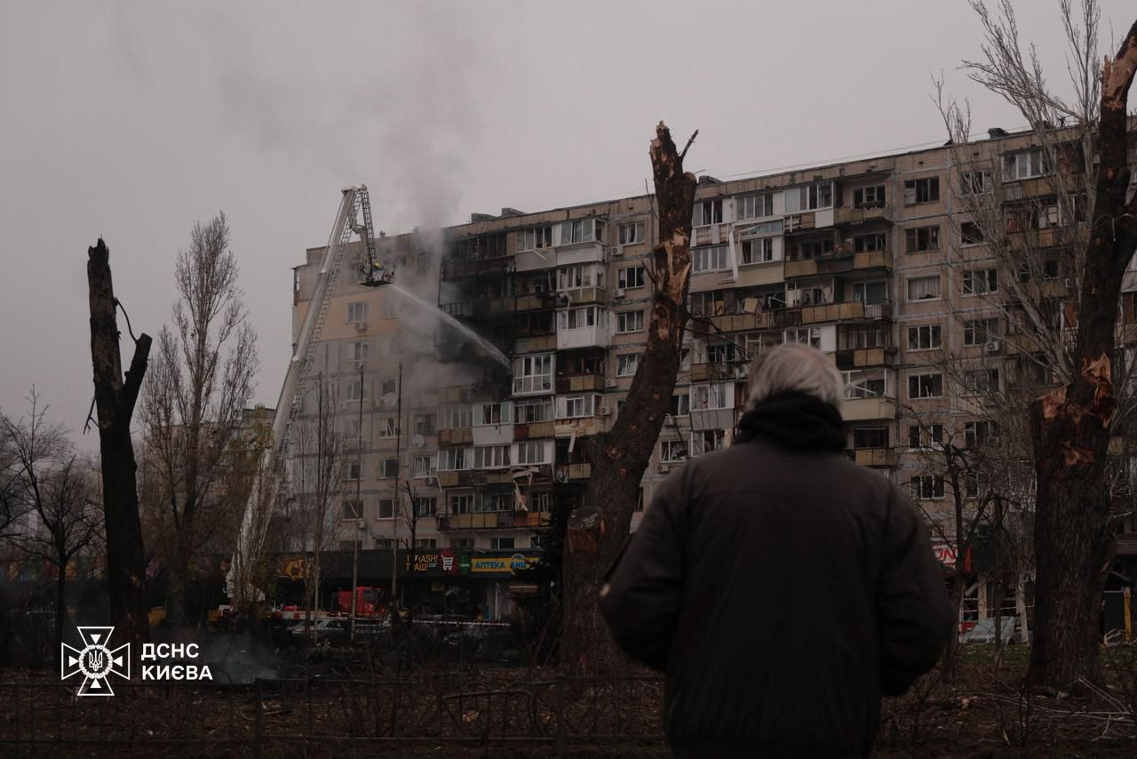 У лікарні помер чоловік, поранений під час ворожого удару по Києву 29 листопада 