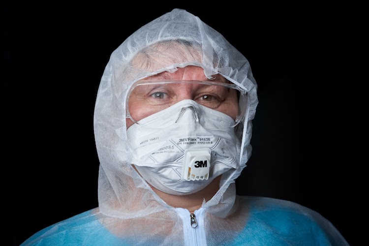 Обличчя українських медиків, які рятують хворих від вірусу