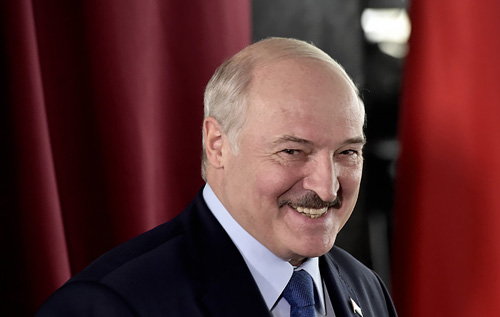 Кирилл Сазонов: Лукашенко выбрал получить оплату за задержанных себе, а не отдавать Киеву. Любой так бы сделал