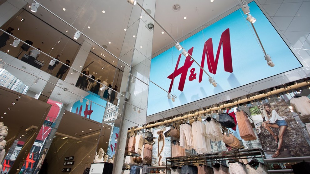 H&M згортає бізнес у Білорусі, в Україні поки що не відкривається