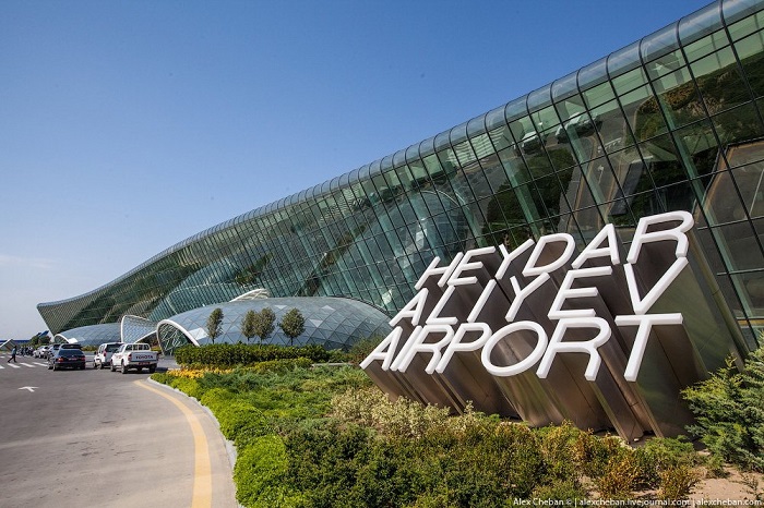 Международный аэропорт Баку отменил рейсы на ближайшие дни из-за военного положения