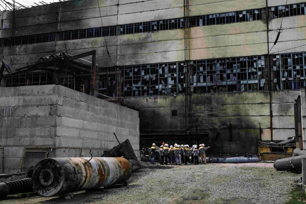 Зеленський привітав українських енергетиків з професійним святом: "Дякую, що долаєте темряву"