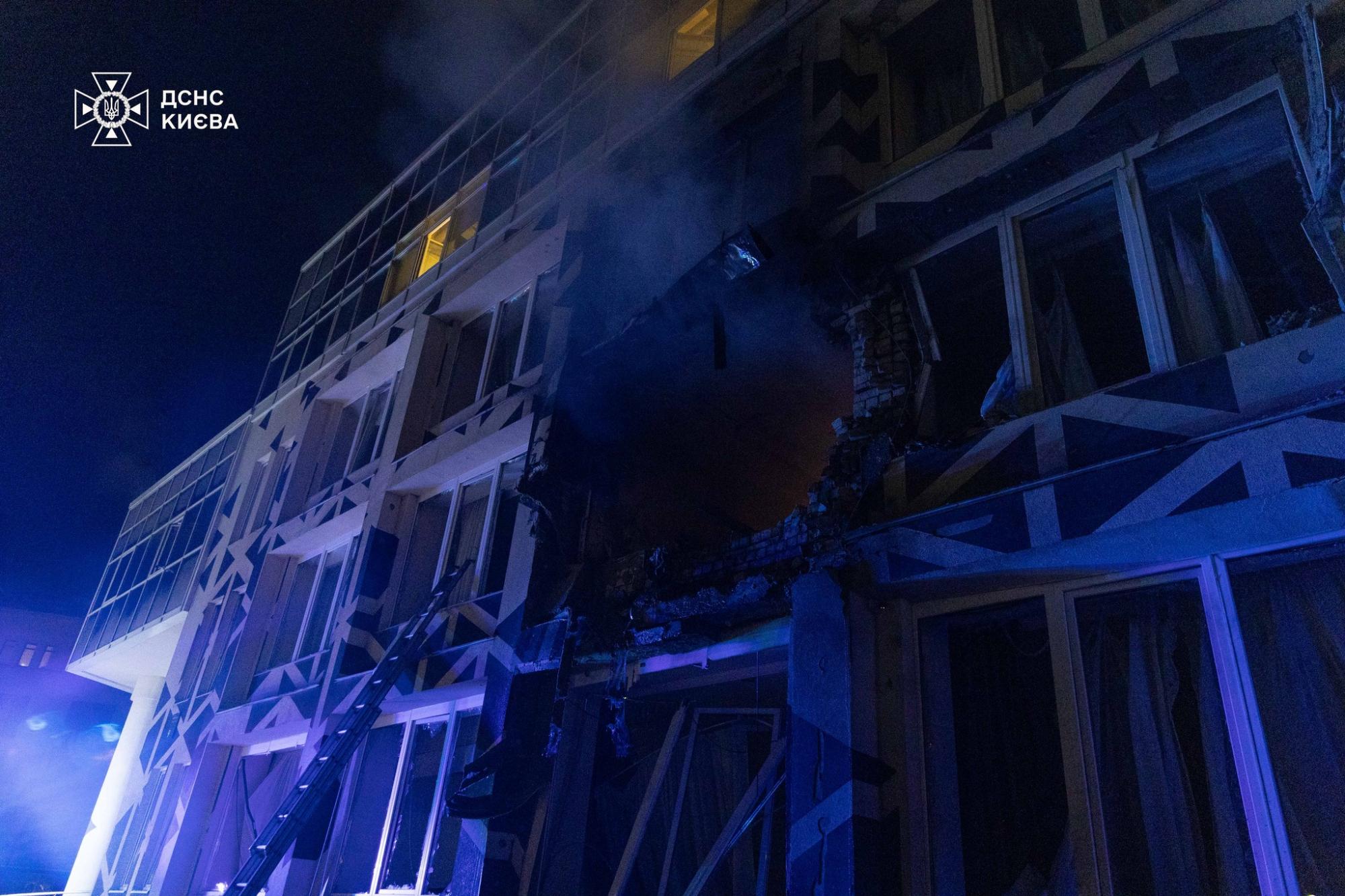 Внаслідок ворожого обстрілу Києва одна людина загинула, троє осіб постраждало, – ДСНС