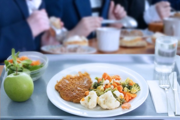В Україні школи перейшли на новий стандарт харчування: що змінилося