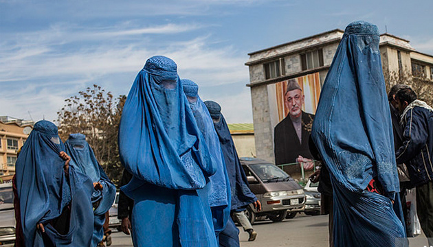 "Талібан" наказав жінкам в Афганістані залишатися вдома, бо бойовики "можуть погано поводитися"