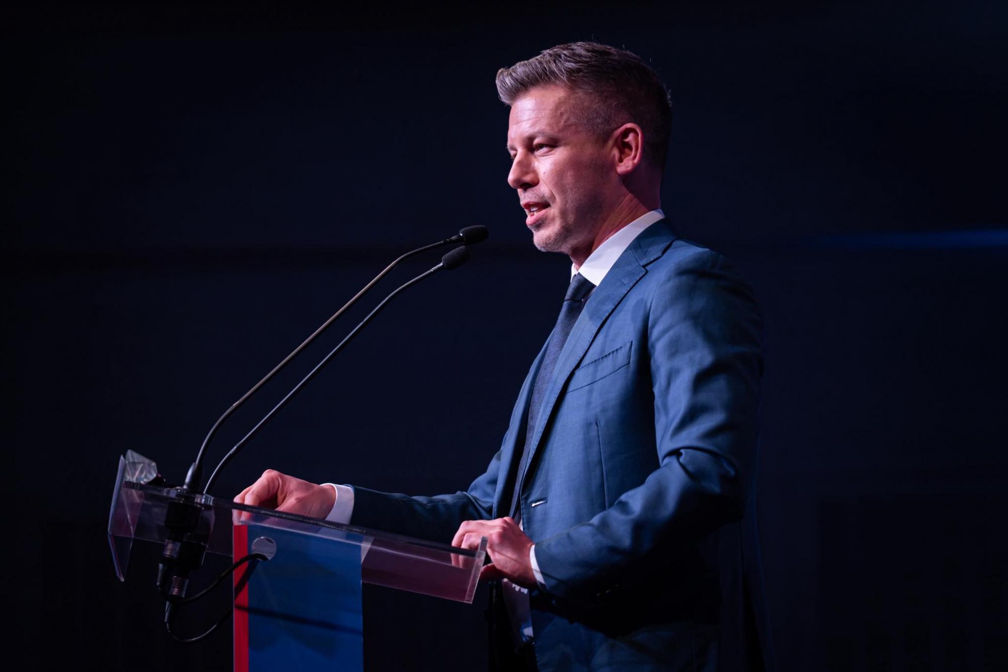 Лідер угорської опозиції заявив про ризик виходу Угорщини з ЄС у разі перемоги Орбана