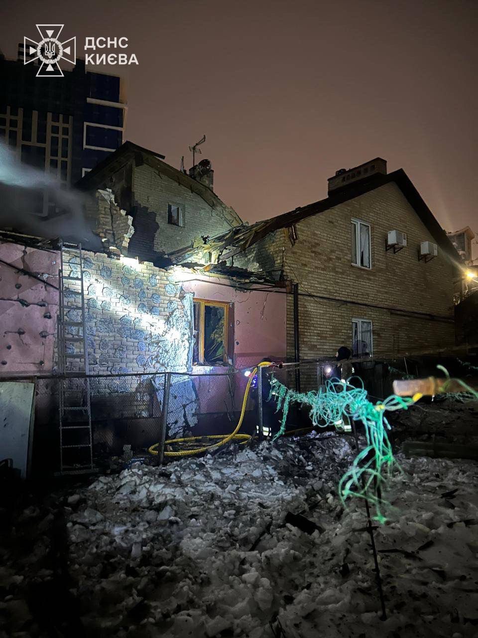 У ДСНС розповіли про наслідки російської атаки на Київ 