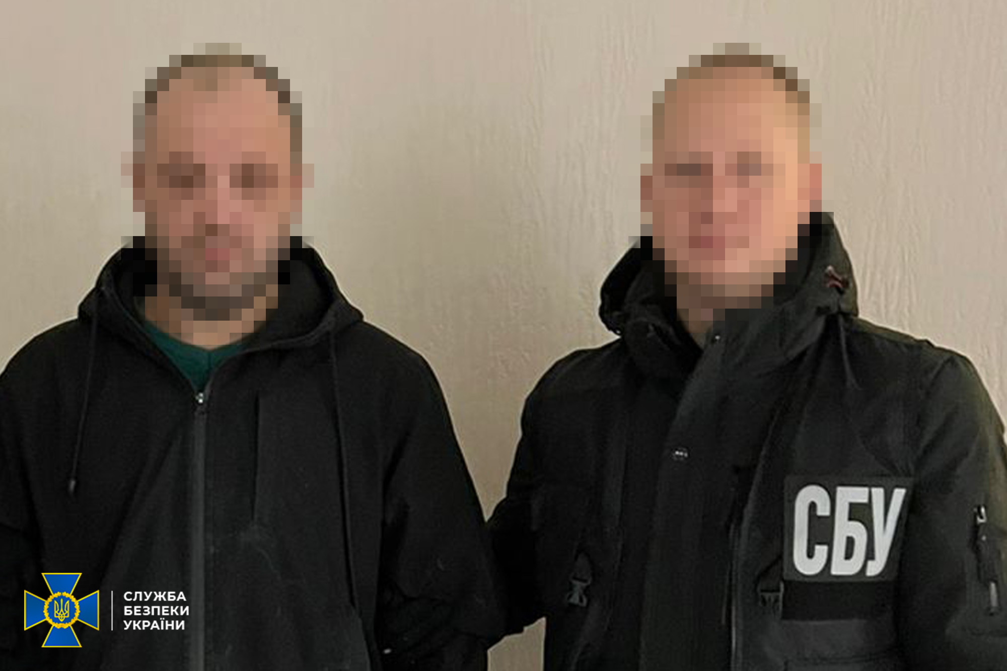 СБУ затримала двох громадян України, які погодилися зареєструвати на себе Starlink для російських окупантів СБУ затримала двох громадян України, які погодилися зареєструвати на себе Starlink для російських окупантів