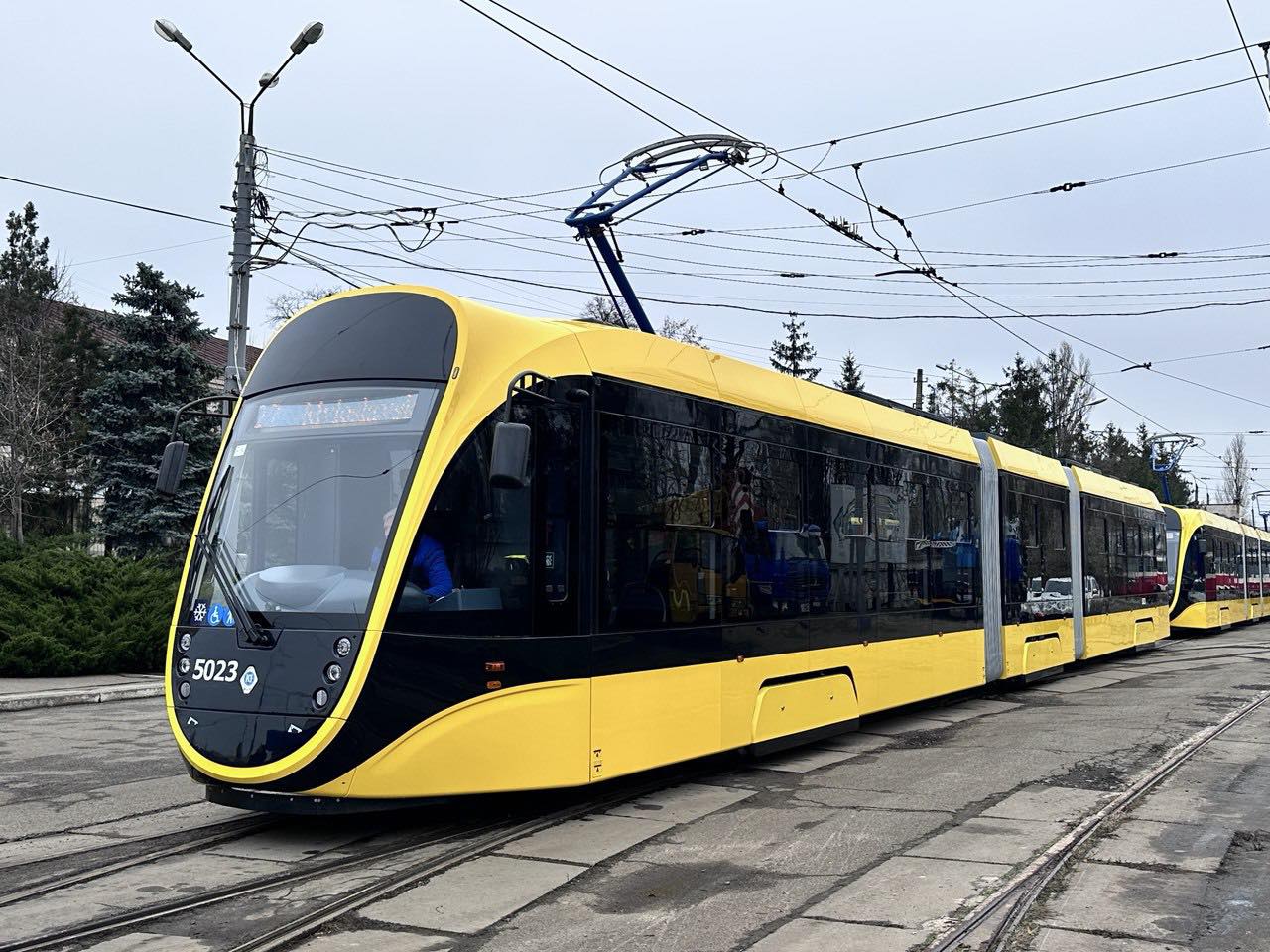 На лівому березі Києва поступово відновлюють роботу електротранспорту, - КМДА