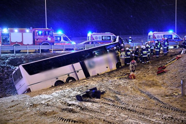 Автобус з українцями потрапив у ДТП в Польщі, 1 людина загинула, 5 – госпіталізовано, – МЗС. ФОТО