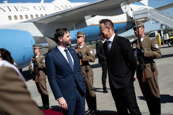 Віцепрезидент США прибув до Будапешта. ФОТО