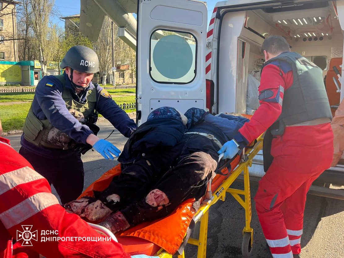 Удар по маршрутці в Нікополі: кількість поранених зросла, троє людей - у важкому стані Удар по маршрутці в Нікополі: кількість поранених зросла, троє людей - у важкому стані