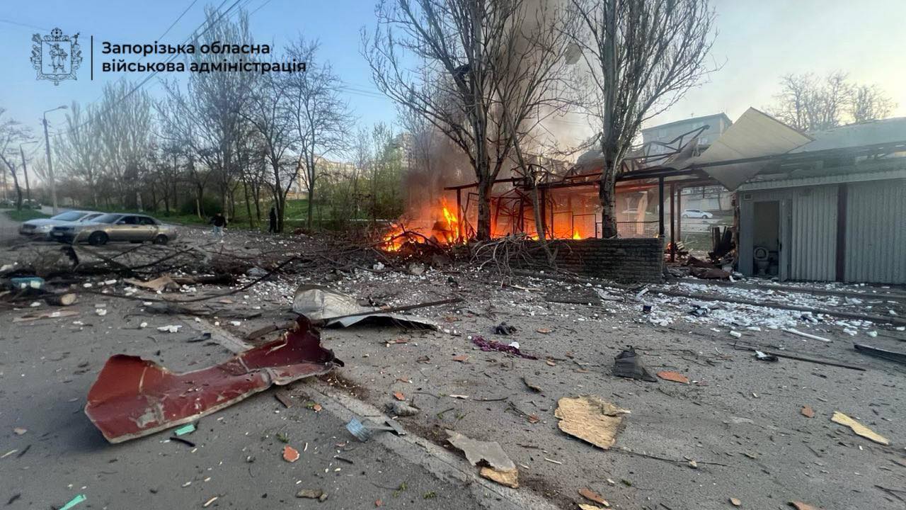 Ворог вдарив по Запоріжжю: одна людина загинула