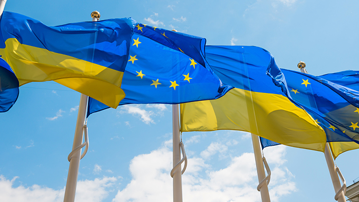 Україна та ЄС підписали меморандум про надання 18 млрд євро макрофіну