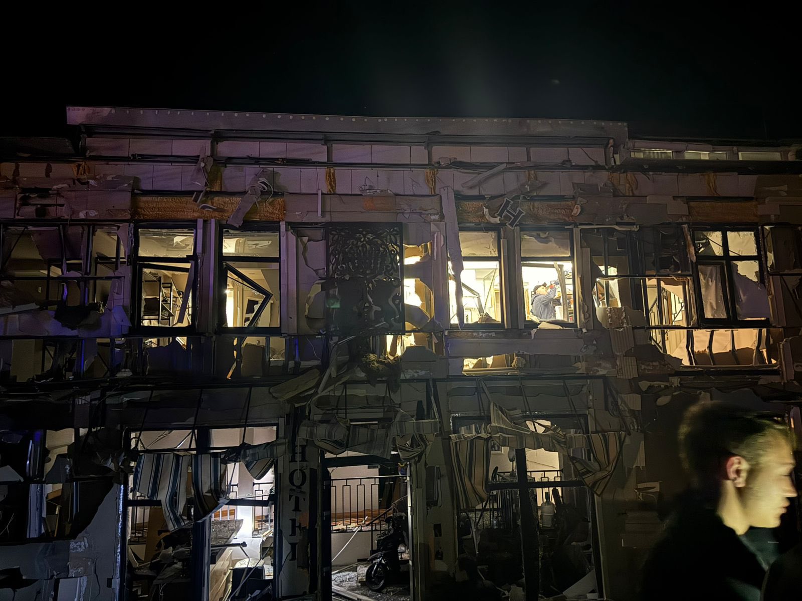 Росіяни атакували Одесу: постраждали житлові будинки, готель та об'єкти в центрі міста, є поранені 