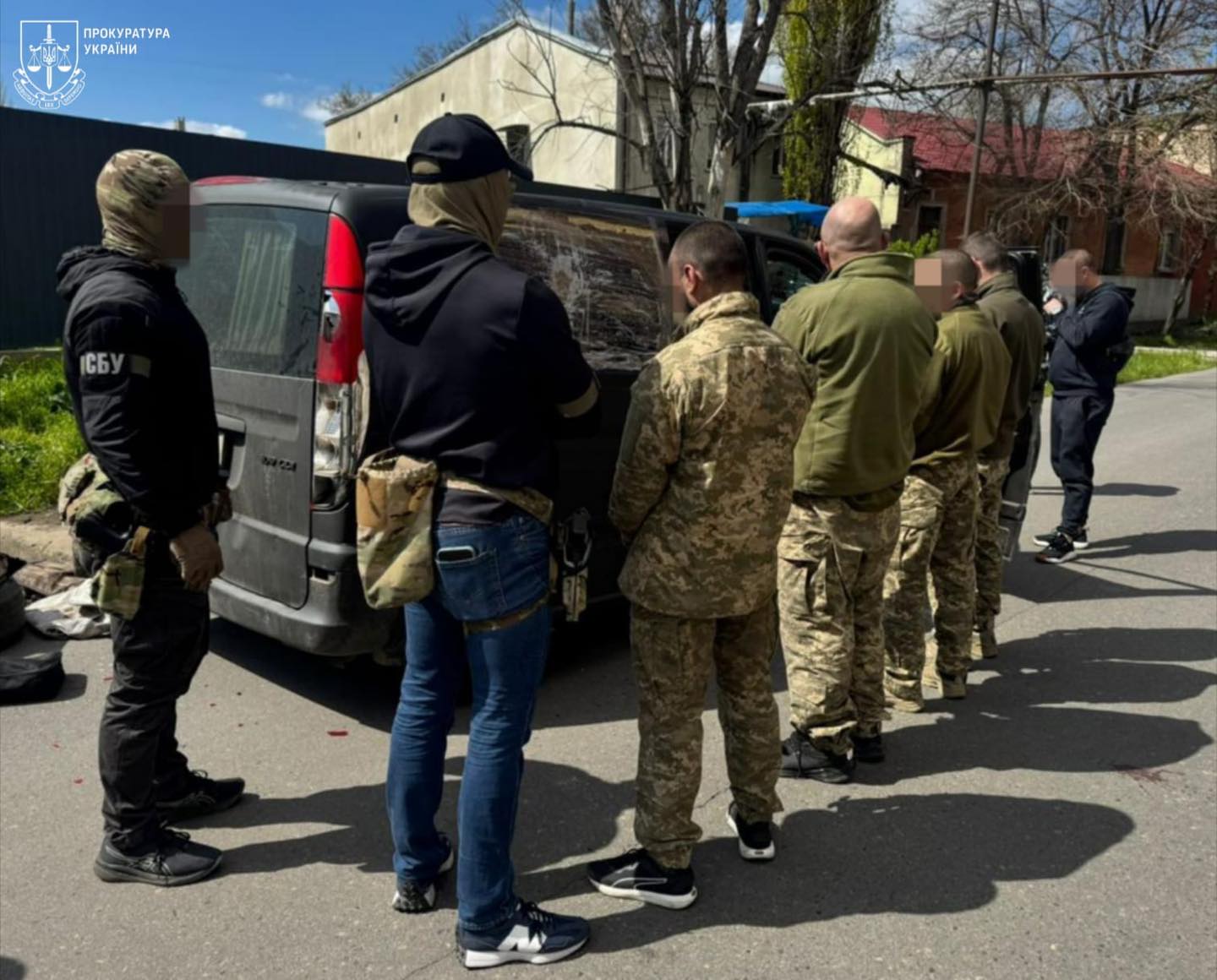 В Одесі затримано групу осіб, серед яких працівники РТЦК та СП: викрали чоловіка і вимагали 30 тис доларів