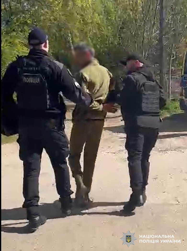 Поліцейські затримали чоловіка за стрілянину у Львові, його доставили до спеціального лікувального закладу