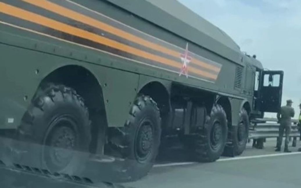 Російський ракетний комплекс "Іскандер" дорогою на "парад Перемоги" потрапив у ДТП