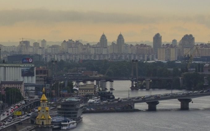 У Києві знову фіксують небезпечний рівень забруднення повітря: запах гарі можна почути у різних районах міста