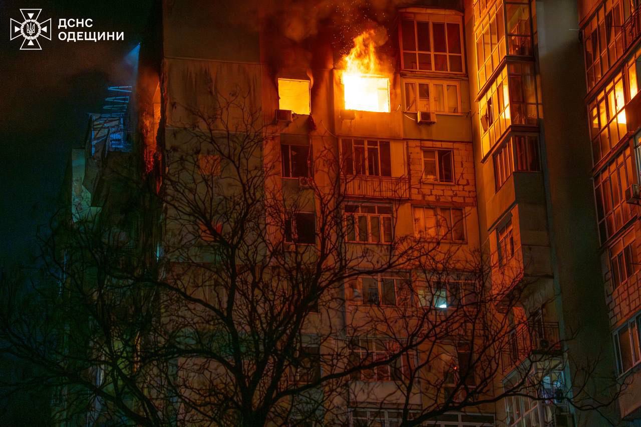 Рашисти вдарили по Одесі: спалахнули пожежі 