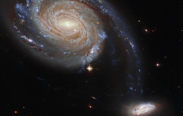 "Хаббл" сделал снимок "дерущихся" галактик
