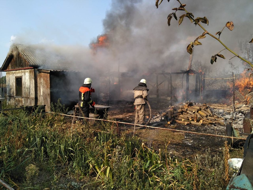Двоє людей померли в результаті пожежі у селі Бзов Барышевського району. 