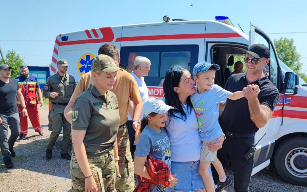 З Росії повернули дітей бойової медикині: їх викрали окупанти та приховували це. ФОТО