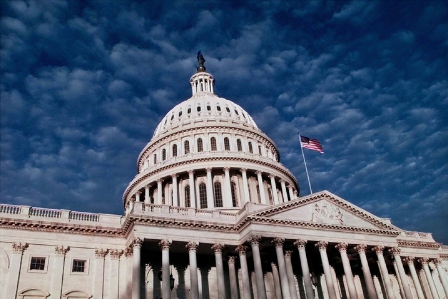 Поблизу Конгресу США затримали чоловіка з луком і стрілами